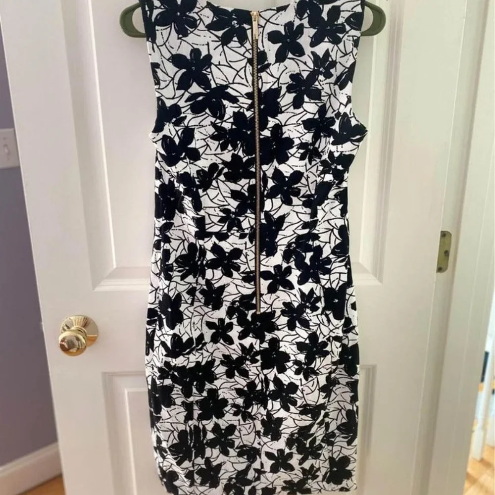 Women's Dress - Picture 2 of 3